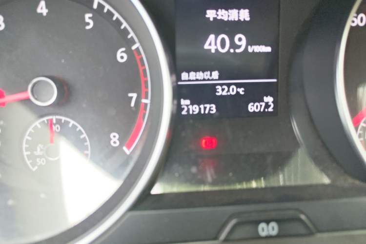 Used Volkswagen Golf 2016 1.4TSI Manual R-Line Odometer Close Up