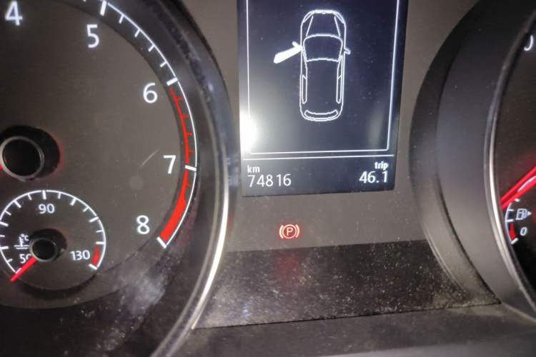 Used Volkswagen Golf 2016 1.6L Automatic Comfort Model Odometer Close Up