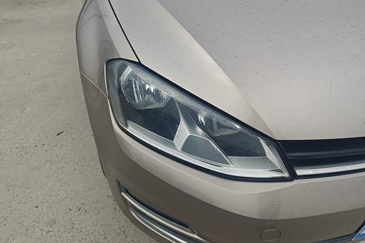 Used Volkswagen Golf 2016 230TSI Automatic Comfort Version Right Front Headlight
