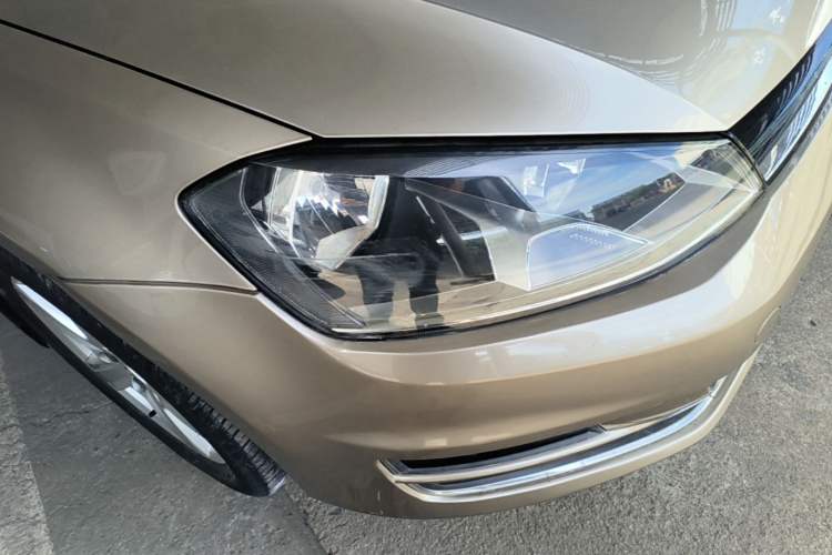 Used Volkswagen Golf 2016 230TSI Automatic Comfort Version Right Front Headlight