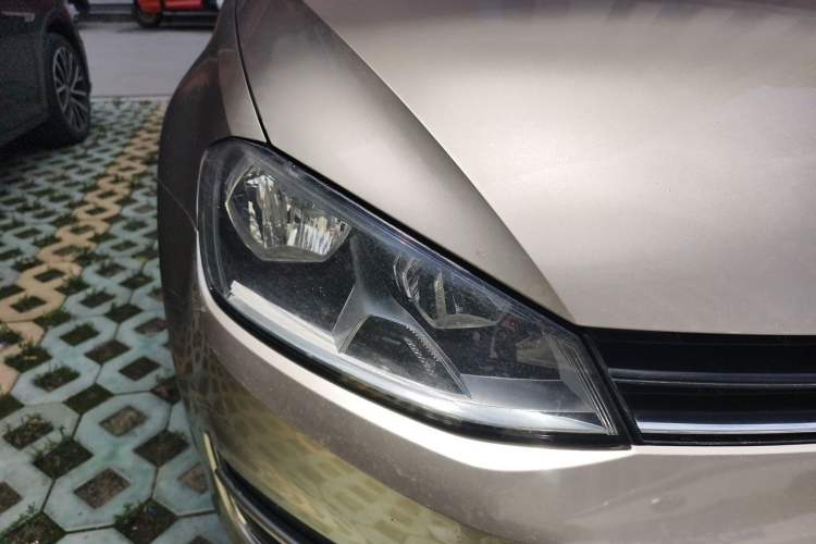 Used Volkswagen Golf 2016 230TSI Automatic Luxury Version Right Front Headlight