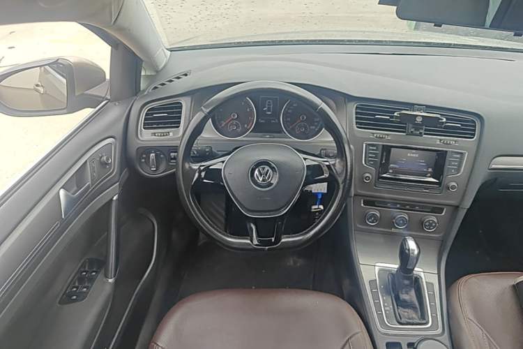 Used Volkswagen Golf 2016 230TSI Automatic Comfort Version Steering Wheel