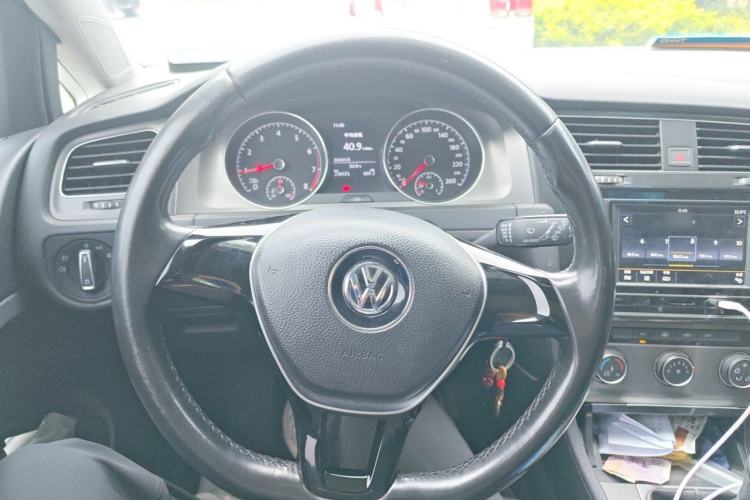 Used Volkswagen Golf 2016 1.4TSI Manual R-Line Steering Wheel