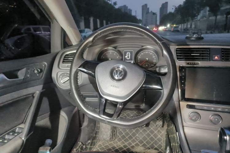 Used Volkswagen Golf 2016 1.6L Automatic Comfort Model Steering Wheel