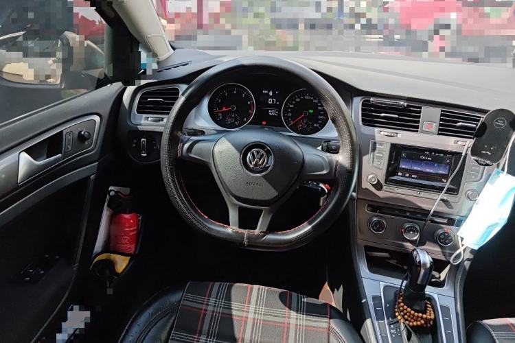 Used Volkswagen Golf 2016 1.6L Automatic Fashion Model Steering Wheel