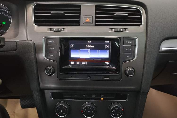 Used Volkswagen Golf 2016 1.6L Automatic Comfort Model Audio And AC Panel