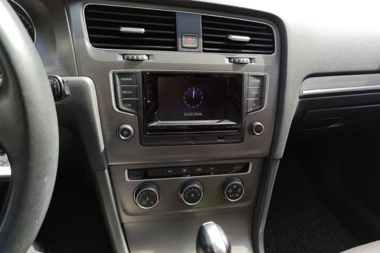 Used Volkswagen Golf 2016 1.6L Automatic Comfort Model Audio And AC Panel