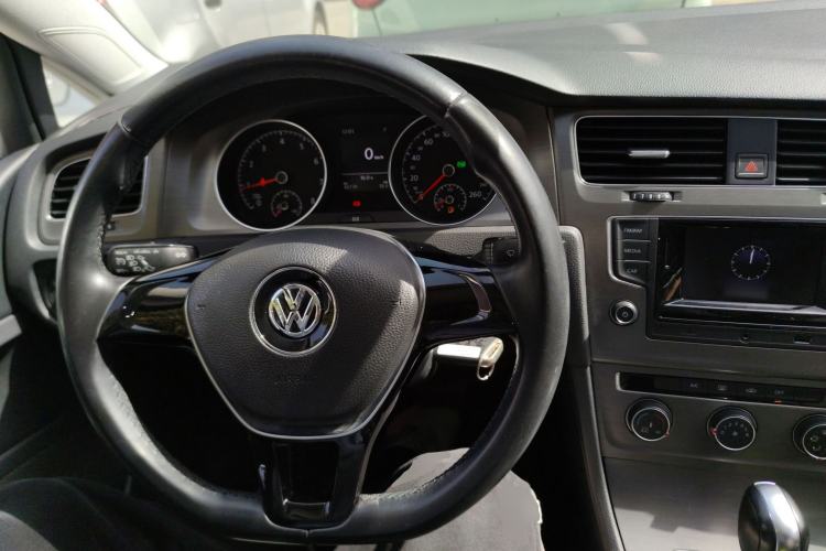 Used Volkswagen Golf 2016 1.6L Automatic Comfort Model Center Console