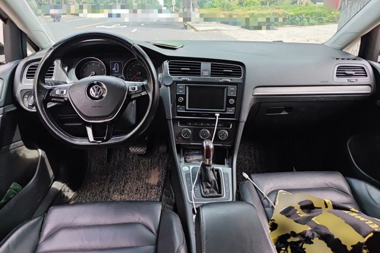 Used Volkswagen Golf 2016 230TSI Automatic Luxury Version Center Console