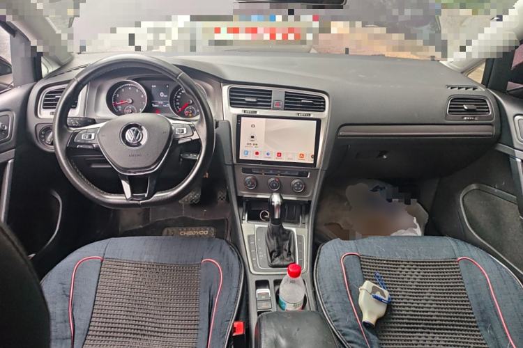Used Volkswagen Golf 2016 230TSI Automatic Comfort Version Center Console