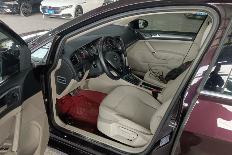 Used Volkswagen Golf 2016 1.6L Automatic Comfort Model Driver Seat