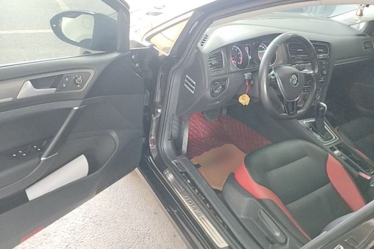Used Volkswagen Golf 2016 1.6L Automatic Comfort Model Driver Seat