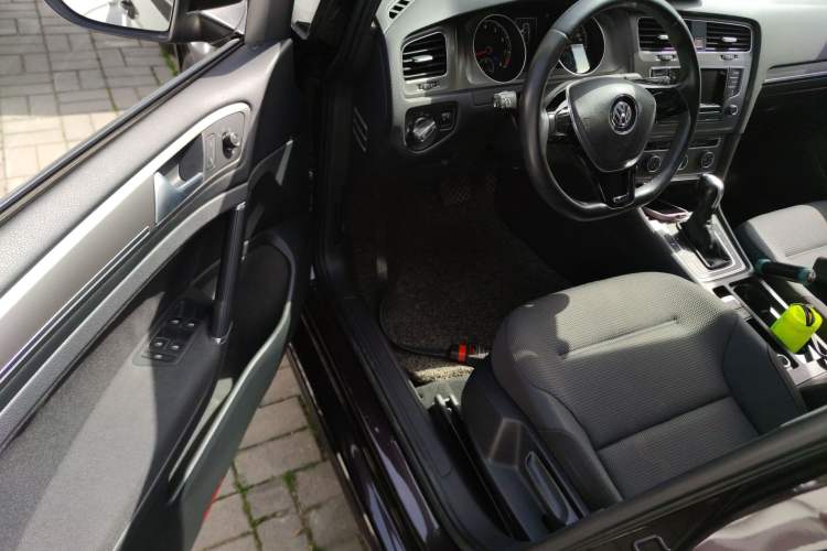 Used Volkswagen Golf 2016 1.6L Automatic Comfort Model Driver Seat
