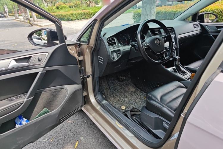 Used Volkswagen Golf 2016 230TSI Automatic Luxury Version Driver Seat