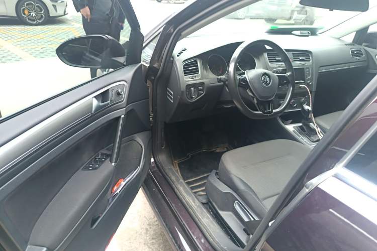 Used Volkswagen Golf 2016 230TSI Automatic Comfort Version Driver Seat
