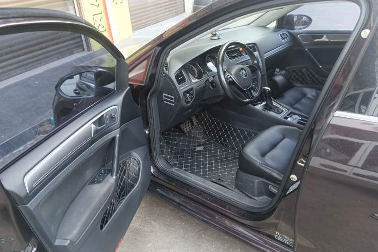 Used Volkswagen Golf 2016 230TSI Automatic Comfort Version Driver Seat
