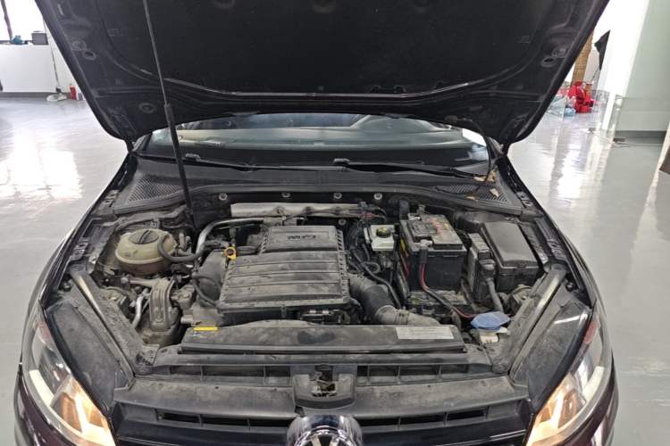 Used Volkswagen Golf 2016 1.6L Automatic Comfort Model Engine Bay