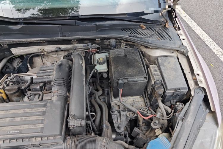 Used Volkswagen Golf 2016 230TSI Automatic Luxury Version Engine Bay Left