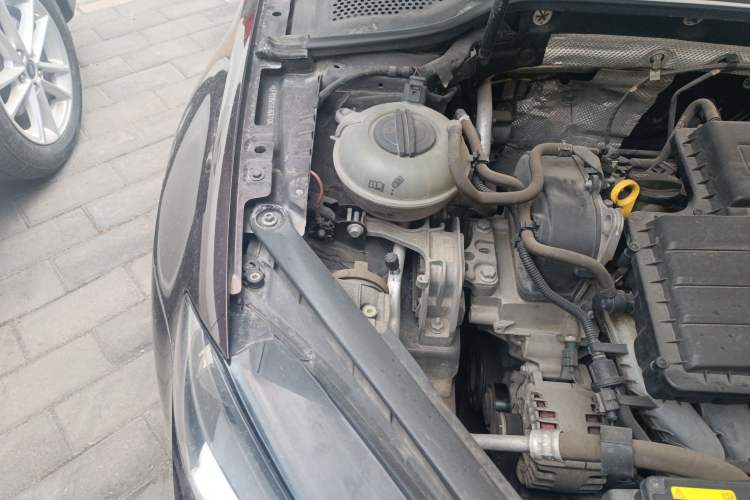 Used Volkswagen Golf 2016 1.6L Automatic Comfort Model Engine Bay Right