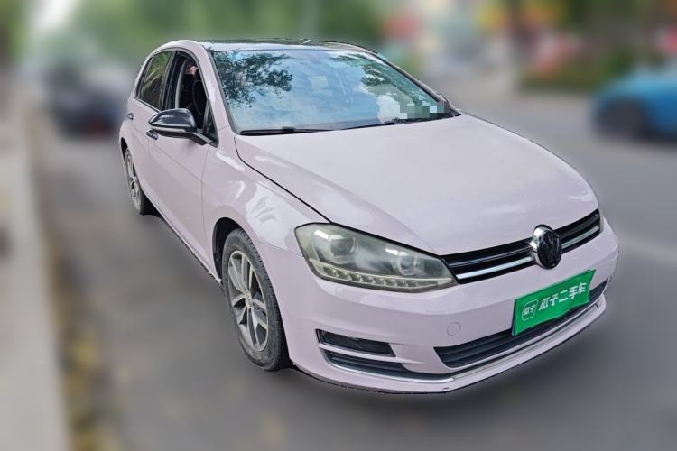 Used Volkswagen Golf 2016 230TSI Automatic Luxury Version Front Right 45 Deg
