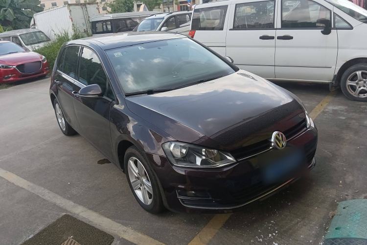 Used Volkswagen Golf 2016 230TSI Automatic Comfort Version Front Right 45 Deg