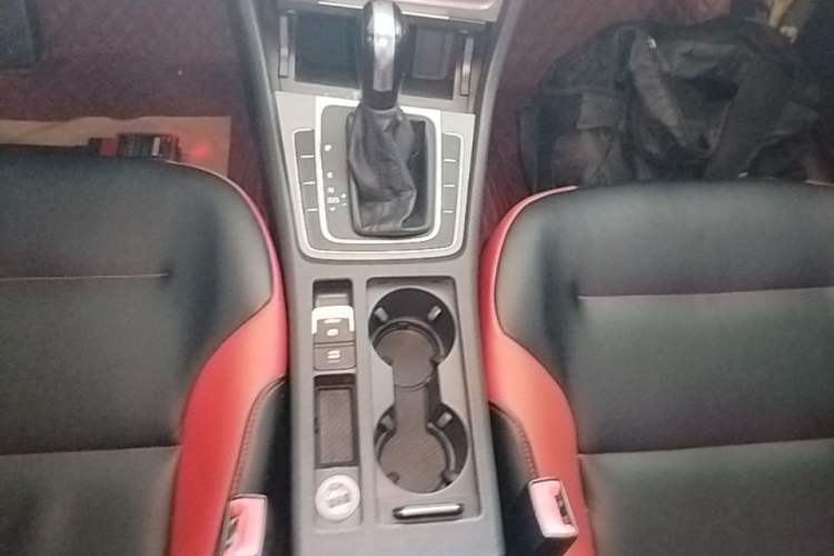 Used Volkswagen Golf 2016 1.6L Automatic Comfort Model Gear Lever
