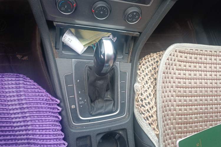 Used Volkswagen Golf 2016 1.6L Automatic Comfort Model Gear Lever