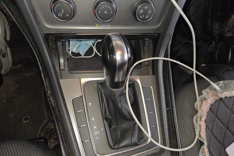 Used Volkswagen Golf 2016 1.6L Automatic Comfort Model Gear Lever