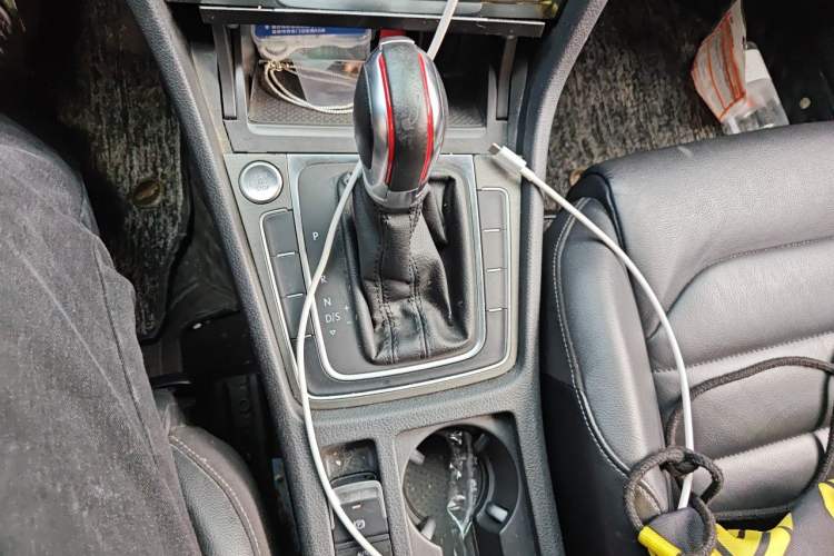 Used Volkswagen Golf 2016 230TSI Automatic Luxury Version Gear Lever