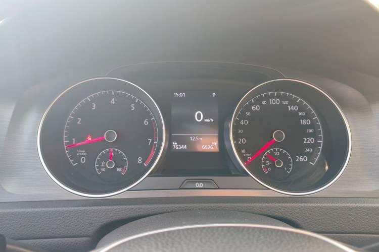 Used Volkswagen Golf 2016 230TSI Automatic Comfort Version Instrument Cluster