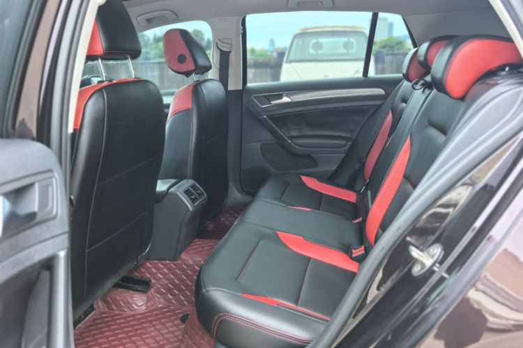 Used Volkswagen Golf 2016 1.6L Automatic Comfort Model Interior 1