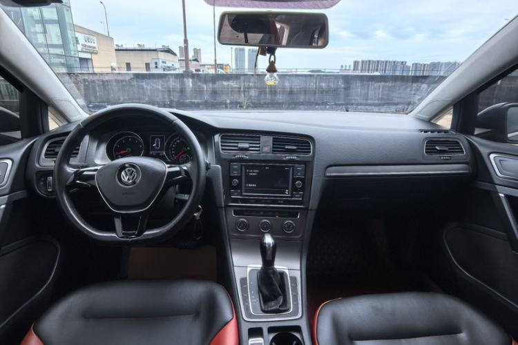 Used Volkswagen Golf 2016 1.6L Automatic Comfort Model Interior 3
