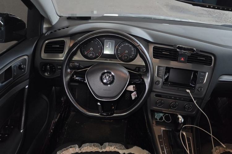 Used Volkswagen Golf 2016 1.6L Automatic Comfort Model Interior 3