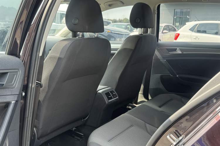 Used Volkswagen Golf 2016 1.6L Automatic Comfort Model Interior 4
