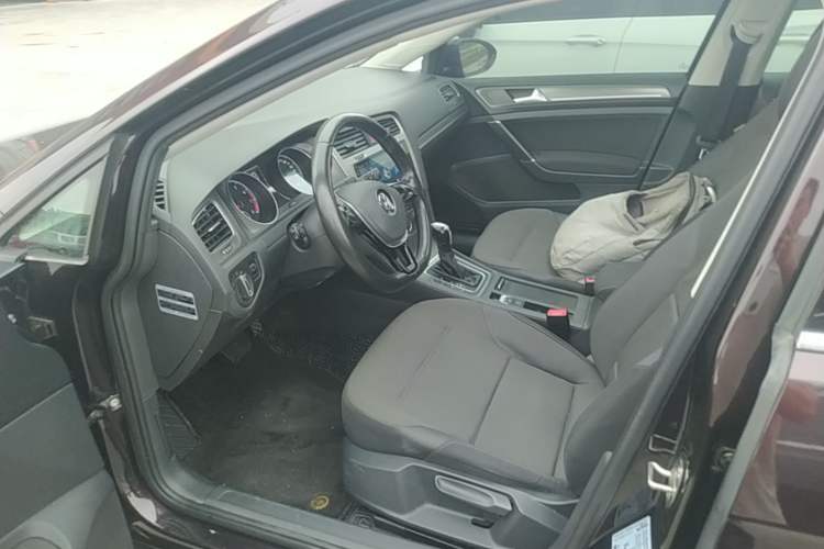 Used Volkswagen Golf 2016 230TSI Automatic Comfort Version Left Front Seat