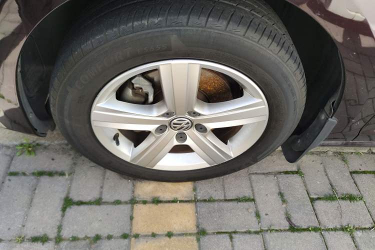 Used Volkswagen Golf 2016 1.6L Automatic Comfort Model Left Front Wheel Hub