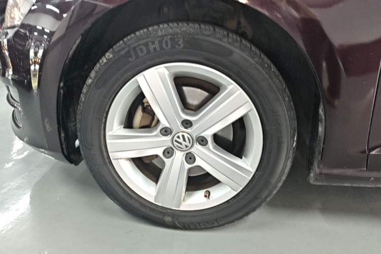 Used Volkswagen Golf 2016 1.6L Automatic Comfort Model Left Front Wheel Hub