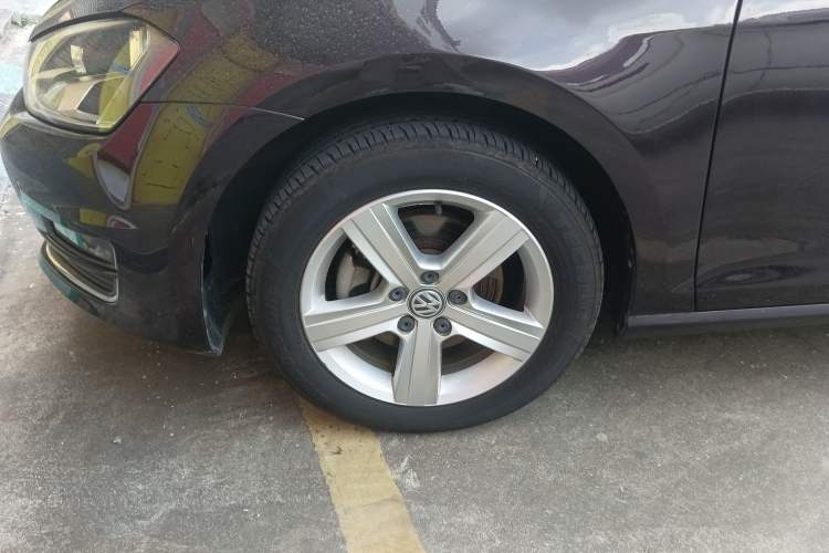 Used Volkswagen Golf 2016 230TSI Automatic Comfort Version Left Front Wheel Hub