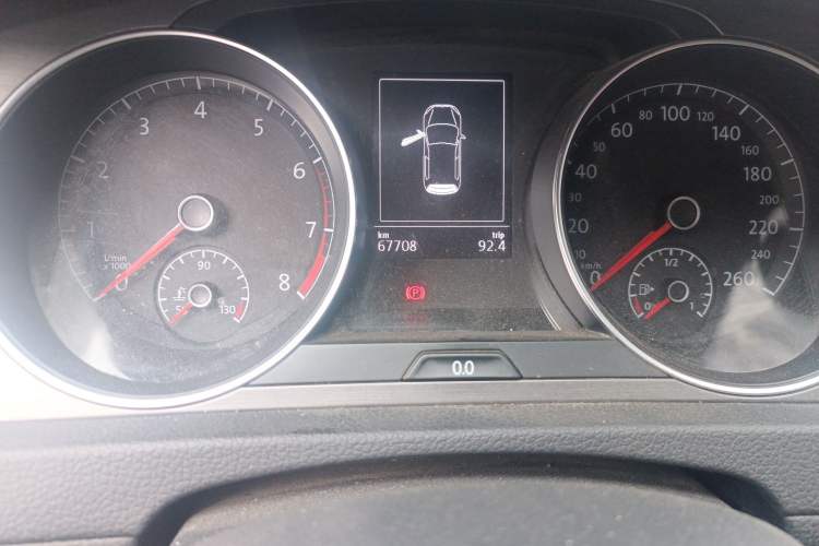 Used Volkswagen Golf 2016 1.6L Automatic Comfort Model Odometer Close Up