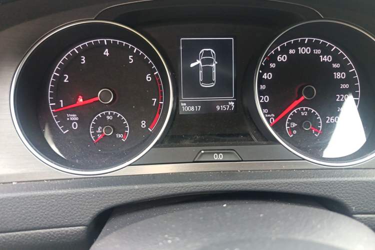 Used Volkswagen Golf 2016 230TSI Automatic Comfort Version Odometer Close Up