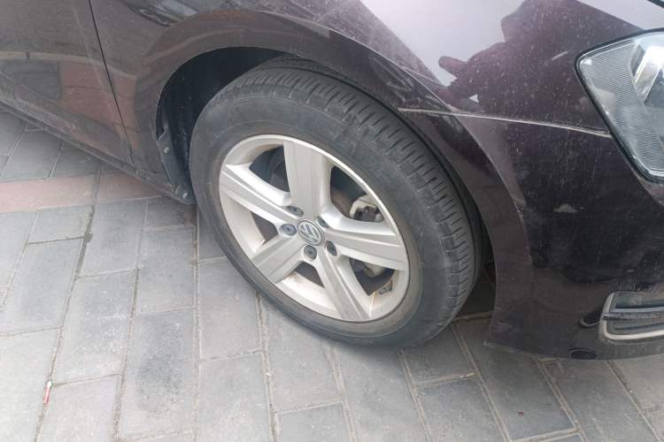 Used Volkswagen Golf 2016 1.6L Automatic Comfort Model Right Front Wheel Hub
