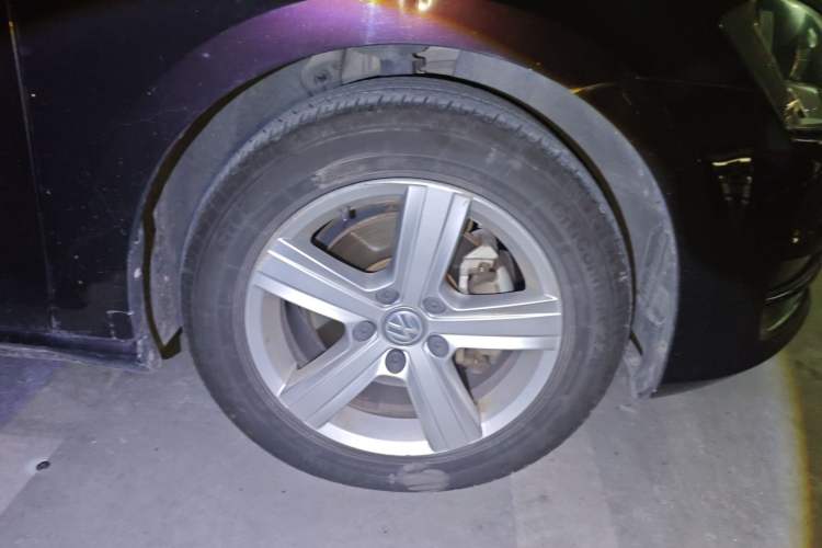 Used Volkswagen Golf 2016 230TSI Automatic Comfort Version Right Front Wheel Hub