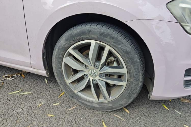 Used Volkswagen Golf 2016 230TSI Automatic Luxury Version Right Front Wheel Hub