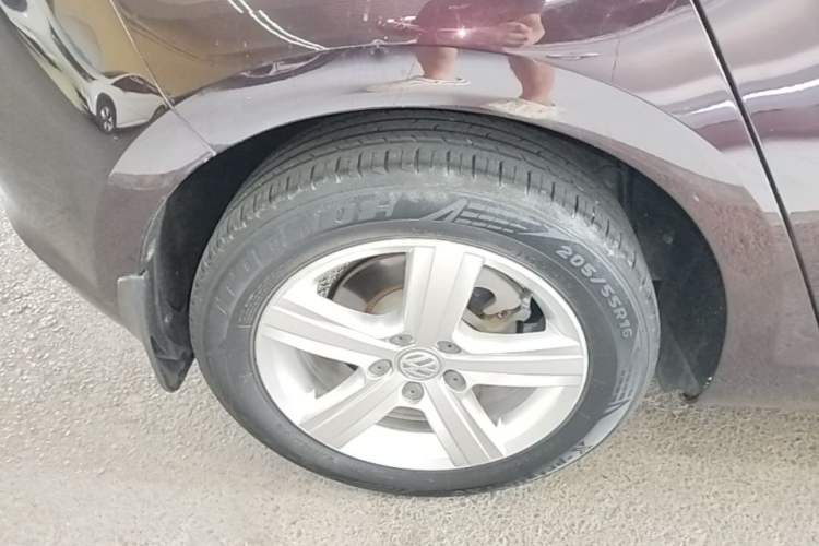 Used Volkswagen Golf 2016 1.6L Automatic Comfort Model Right Rear Wheel Hub
