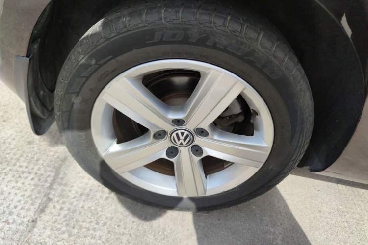 Used Volkswagen Golf 2016 1.6L Automatic Comfort Model Right Rear Wheel Hub