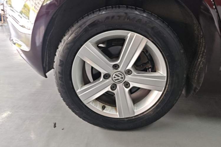 Used Volkswagen Golf 2016 1.6L Automatic Comfort Model Right Rear Wheel Hub