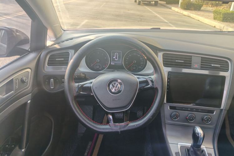 Used Volkswagen Golf 2016 230TSI Automatic Comfort Version Steering Wheel