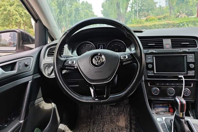 Used Volkswagen Golf 2016 230TSI Automatic Luxury Version Steering Wheel