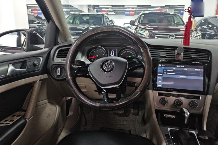 Used Volkswagen Golf 2016 1.6L Automatic Comfort Model Steering Wheel