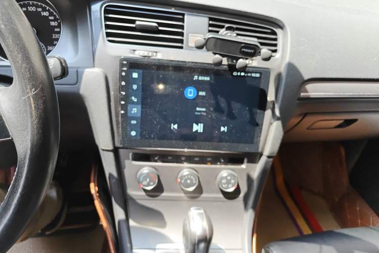 Used Volkswagen Golf 2016 230TSI Automatic Luxury Version Audio And AC Panel